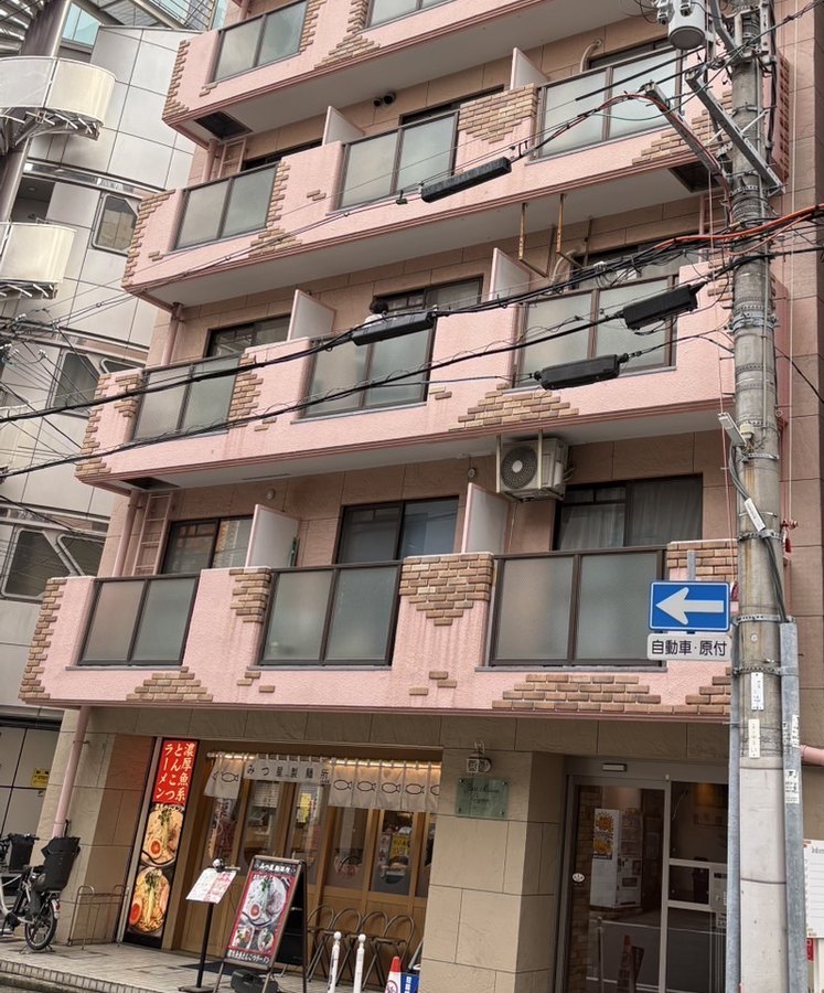 サロンが入るビルの外観
